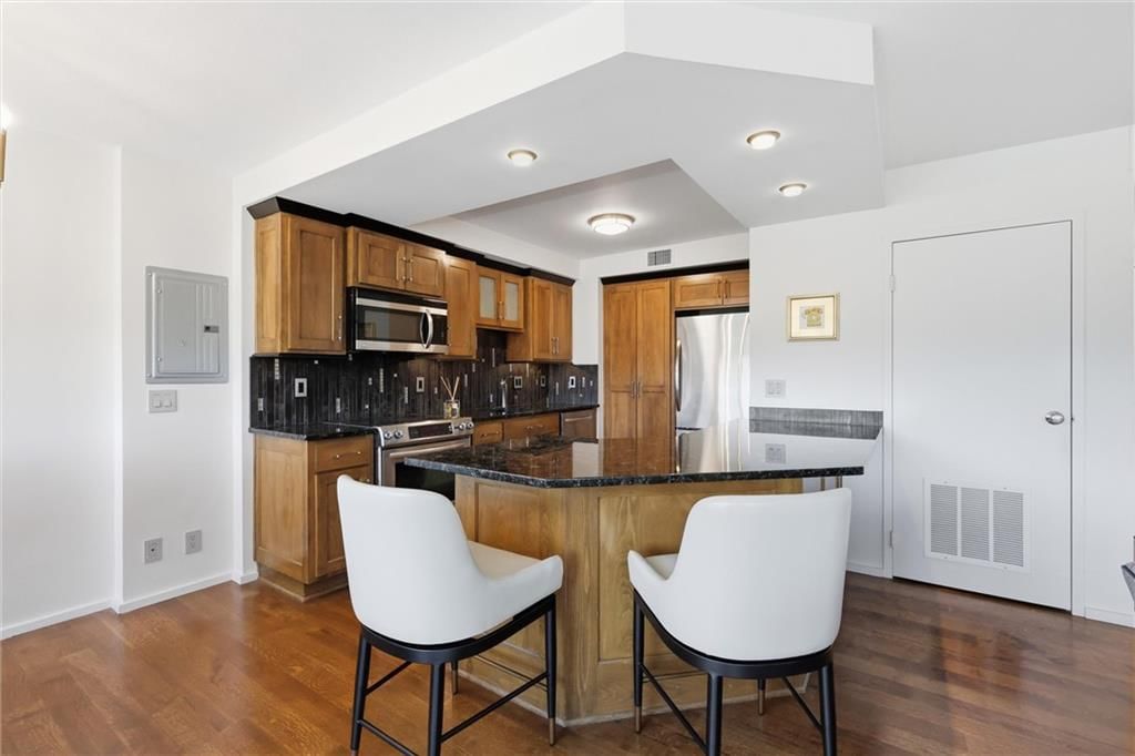 803 W 48th Street — photo 5