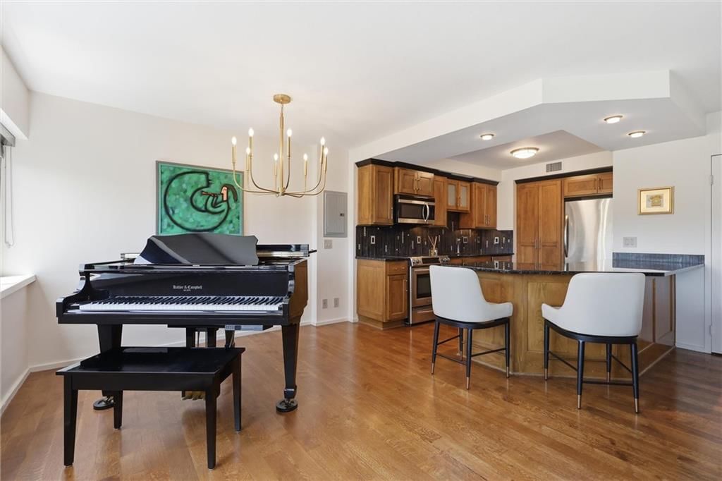 803 W 48th Street — photo 6