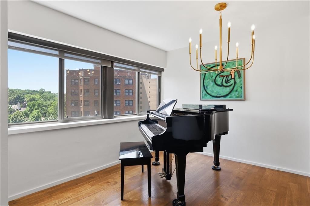 803 W 48th Street — photo 9