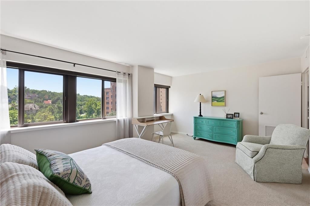 803 W 48th Street — photo 11