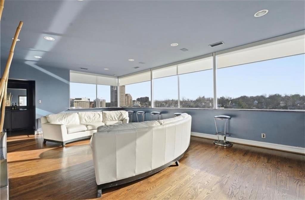 803 W 48th Street — photo 16