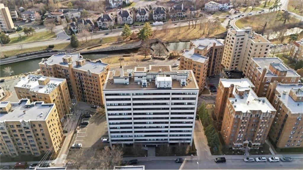 803 W 48th Street — photo 22