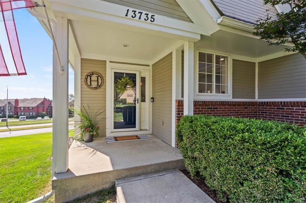 13735 Pembroke Circle — photo 3
