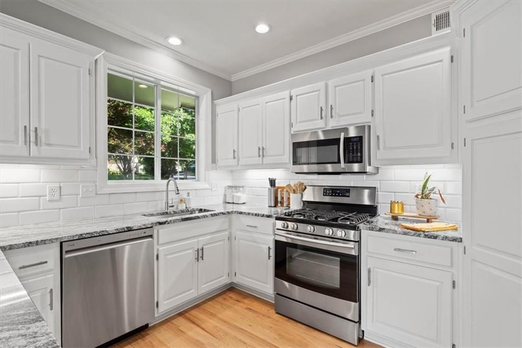 13735 Pembroke Circle — photo 18