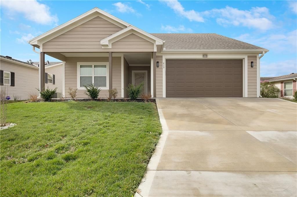 413 NE Poplar Court — photo 1