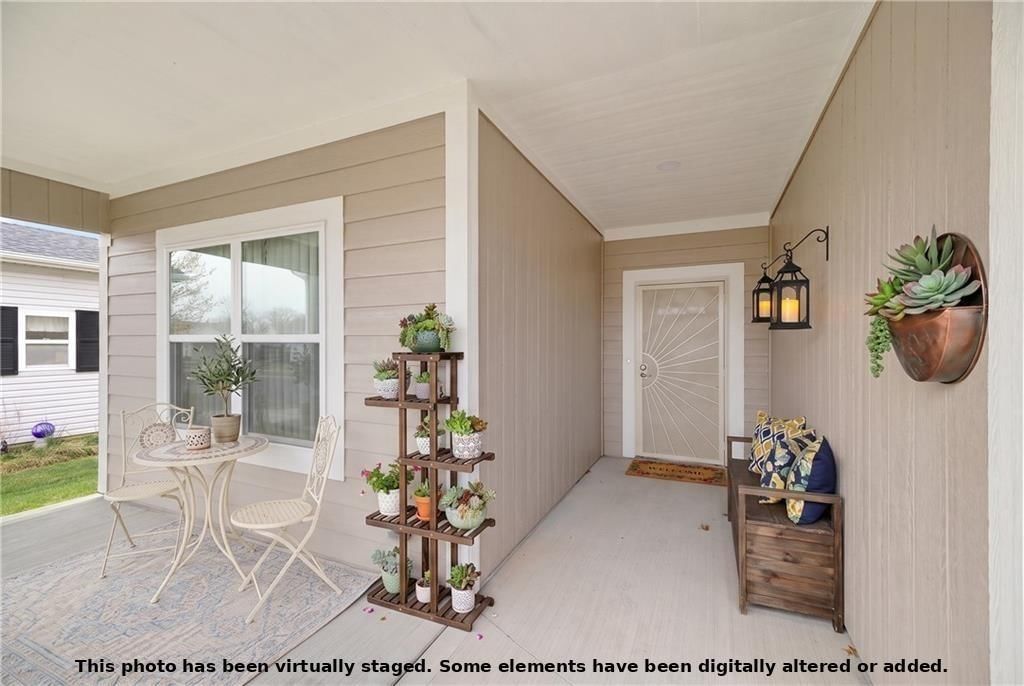 413 NE Poplar Court — photo 2