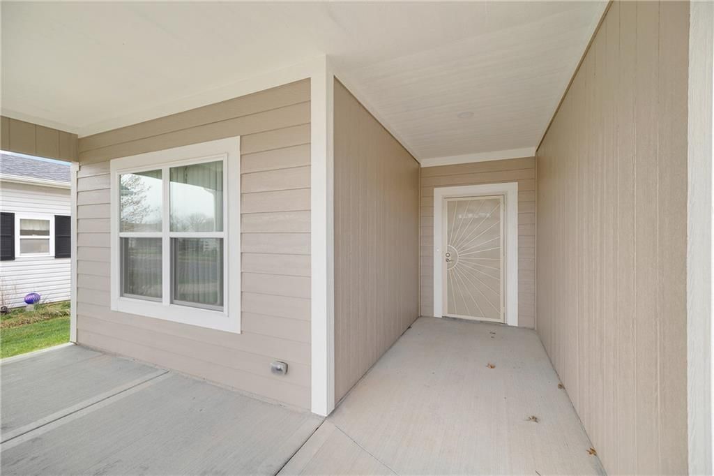 413 NE Poplar Court — photo 3