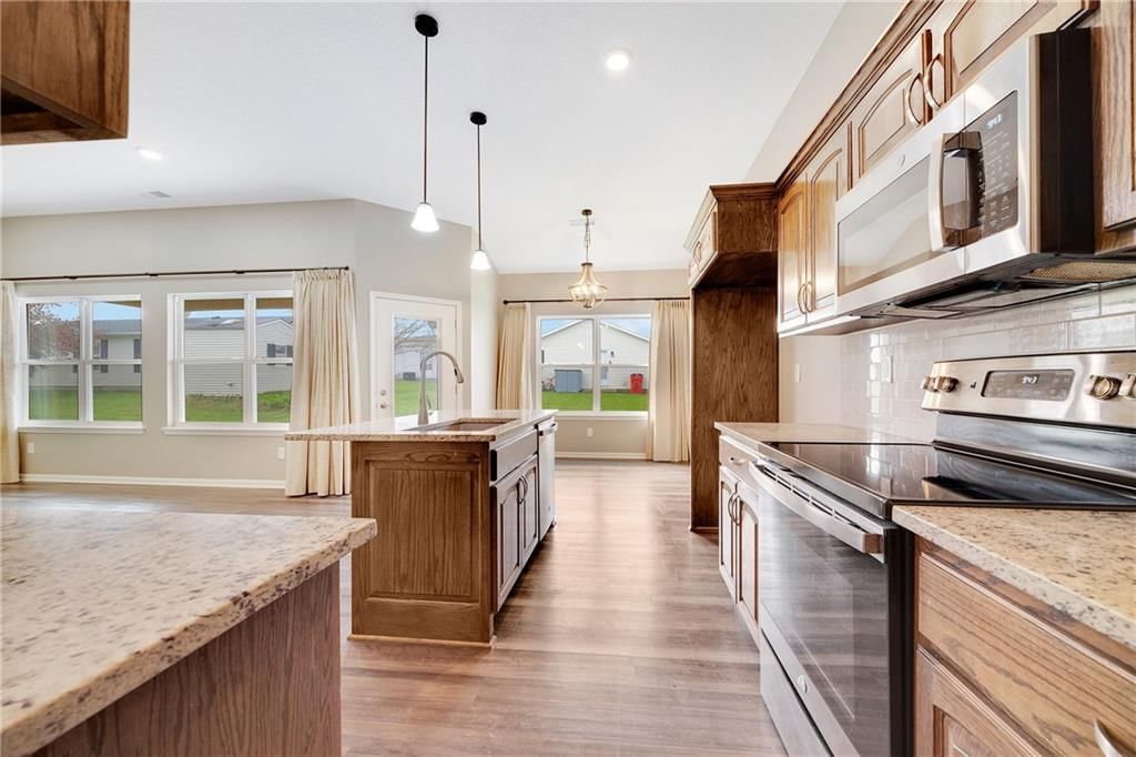 413 NE Poplar Court — photo 4