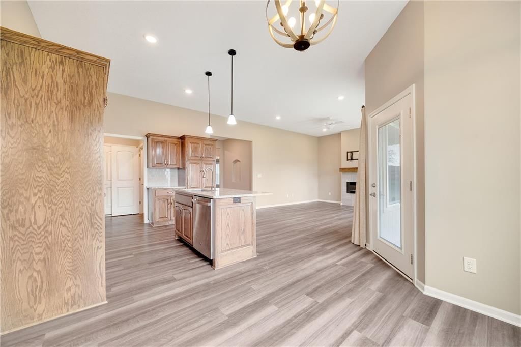413 NE Poplar Court — photo 5