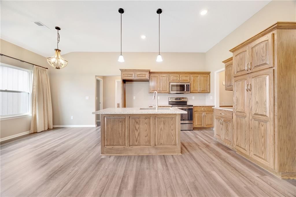 413 NE Poplar Court — photo 6