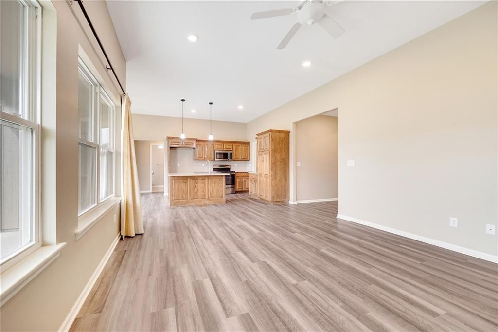 413 NE Poplar Court — photo 12