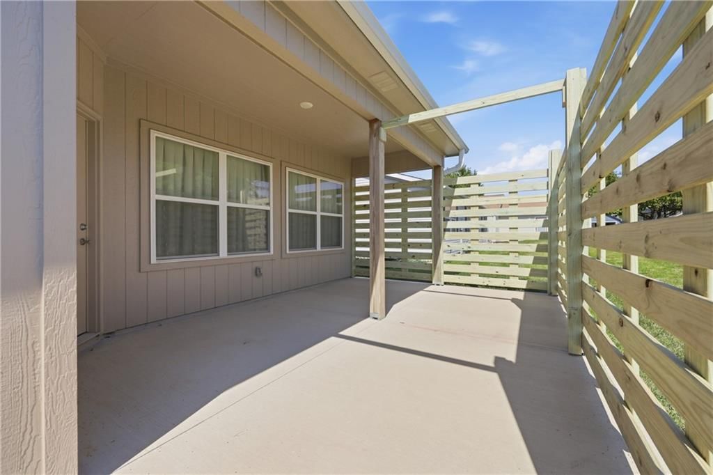 413 NE Poplar Court — photo 35