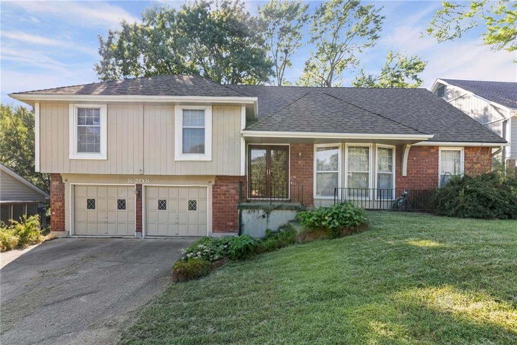 8208 Caenen Lake Road, Lenexa, KS: listing photo 2