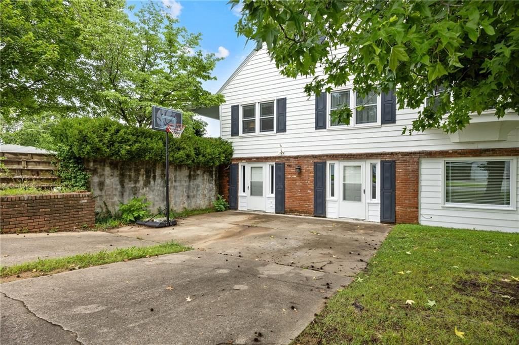 829 S College Street — photo 41