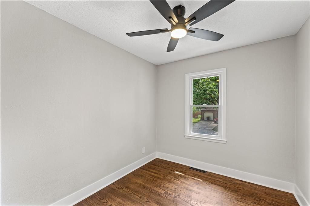 9406 Oakland Avenue — photo 17