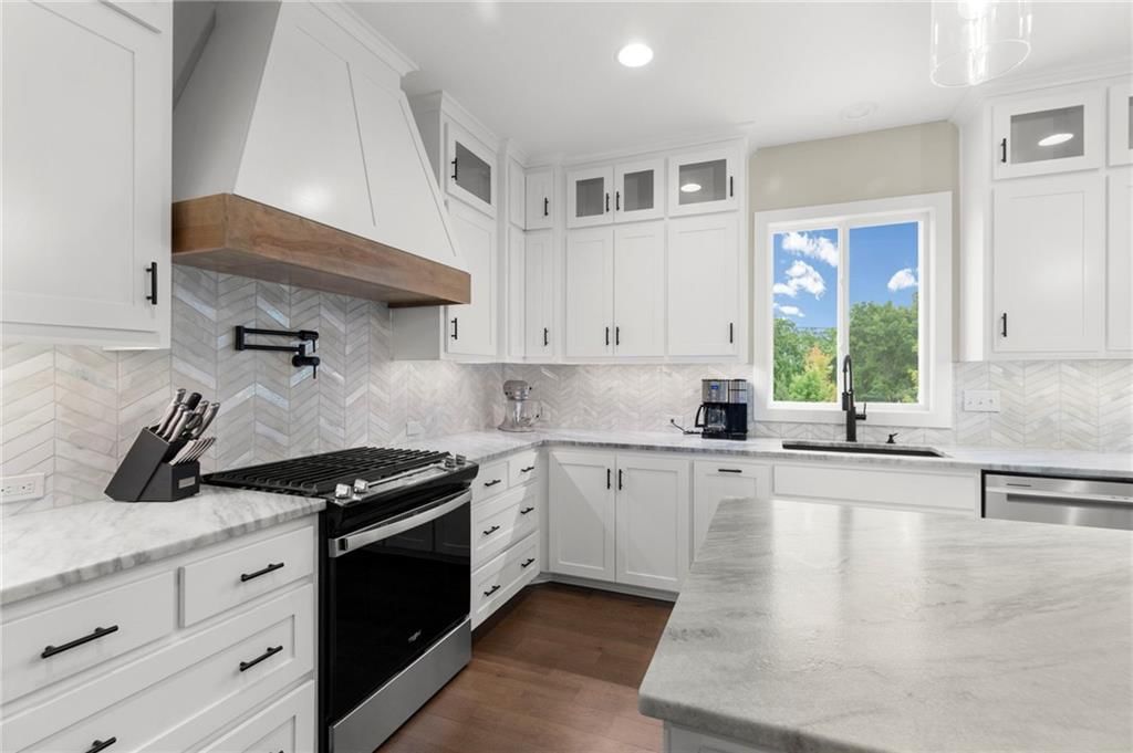 8923 N Poplar Avenue — photo 14