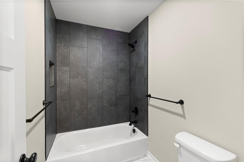 8923 N Poplar Avenue — photo 21