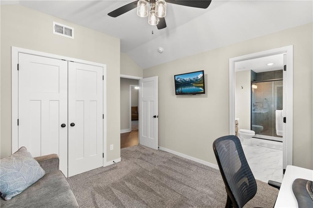 8923 N Poplar Avenue — photo 26