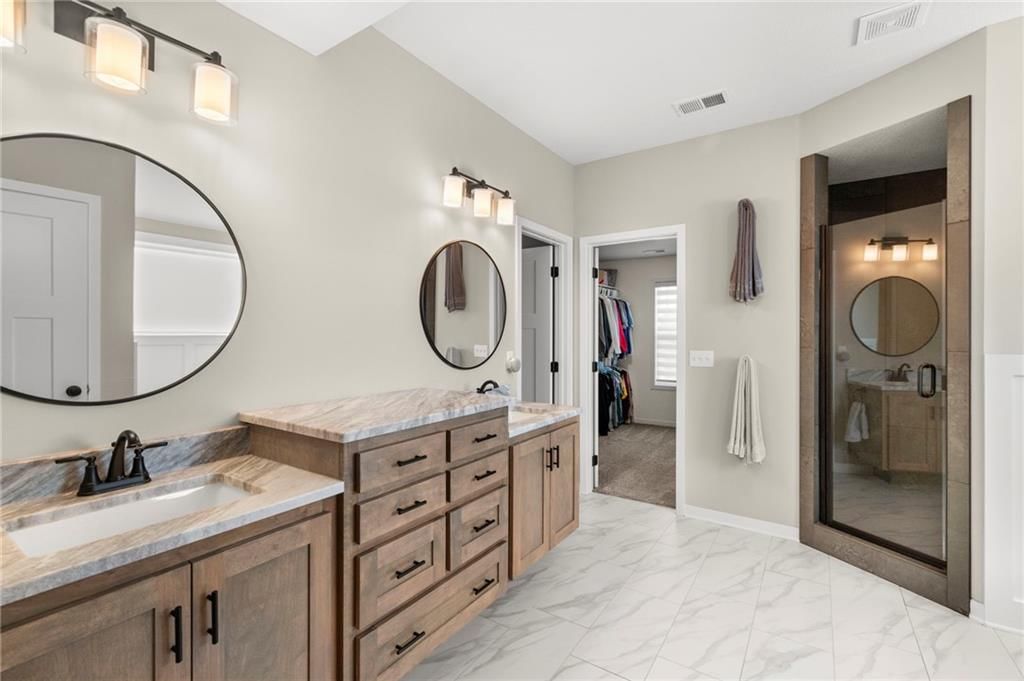 8923 N Poplar Avenue — photo 31