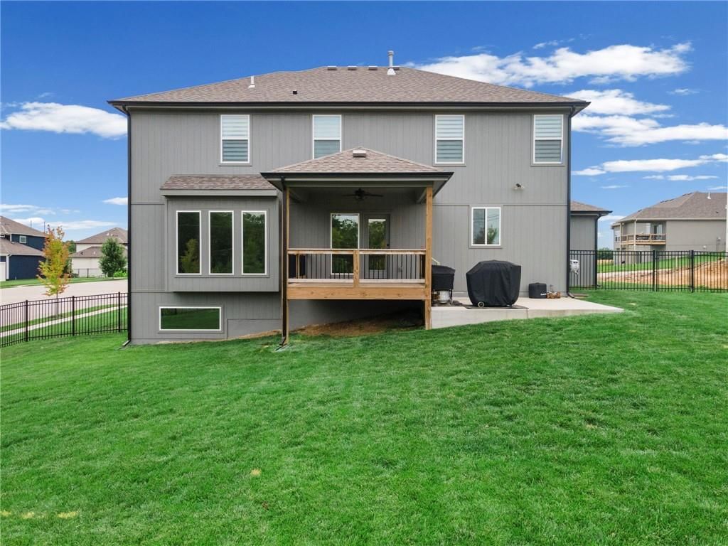8923 N Poplar Avenue — photo 40