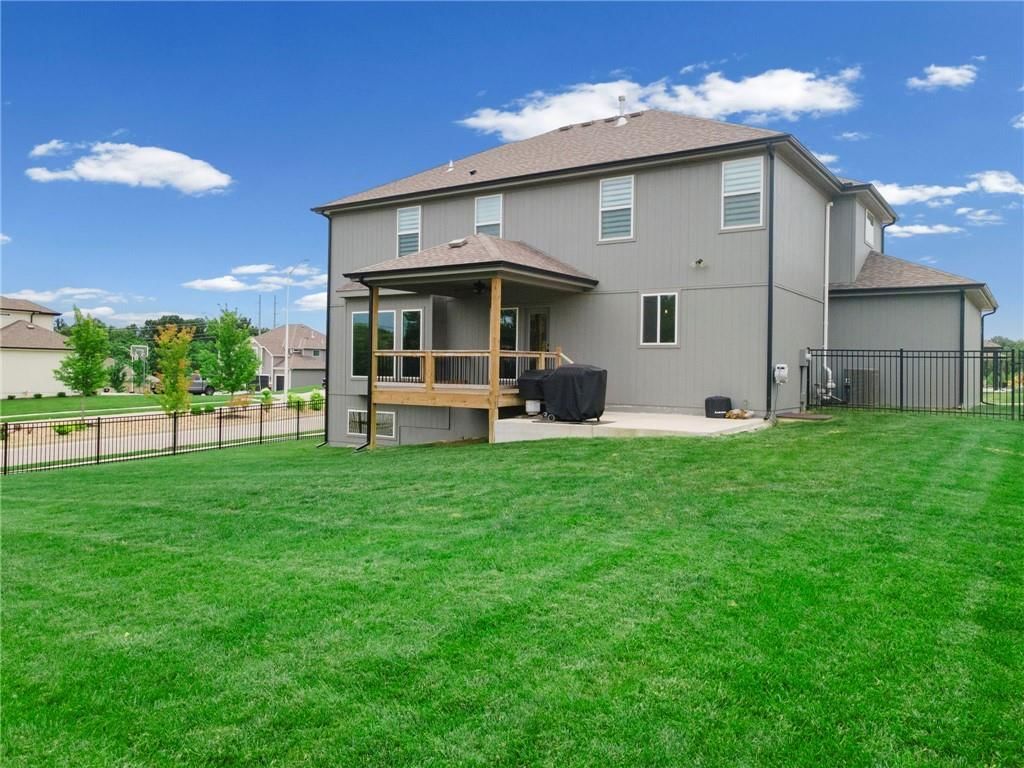 8923 N Poplar Avenue — photo 41