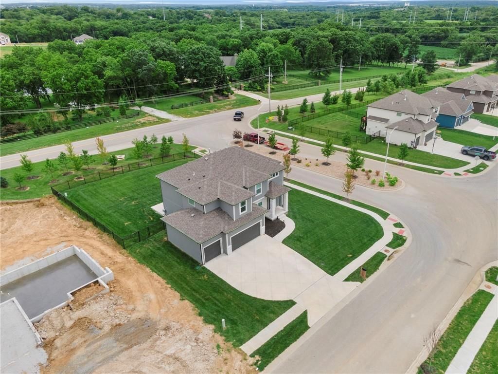 8923 N Poplar Avenue — photo 45