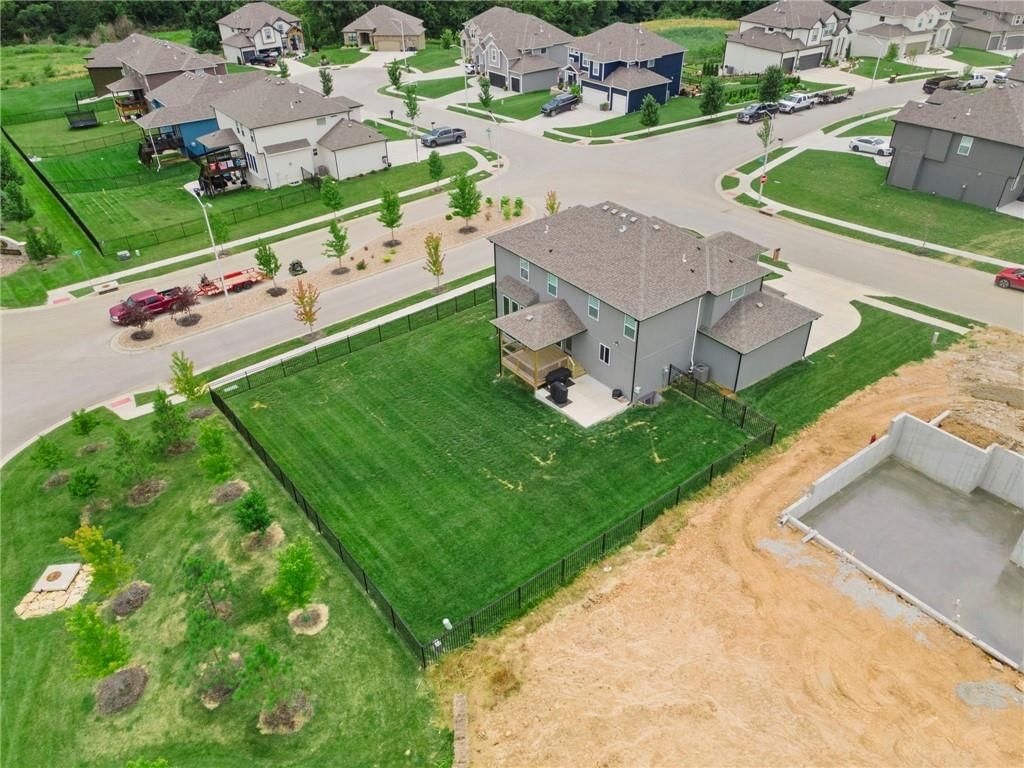 8923 N Poplar Avenue — photo 46
