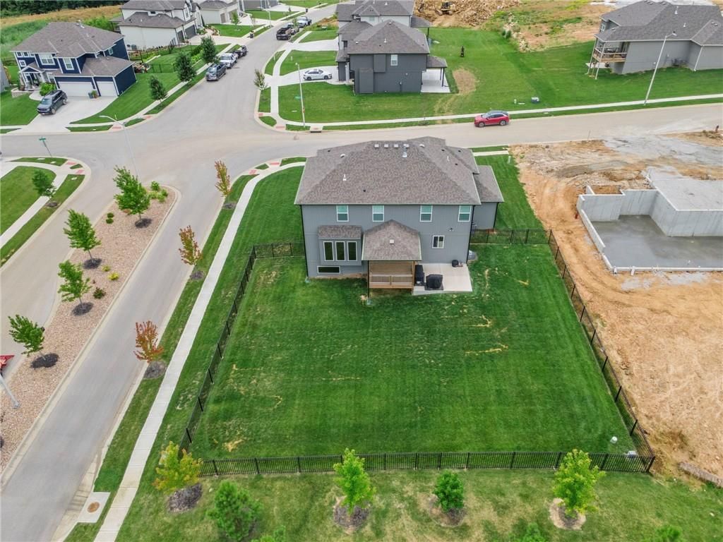 8923 N Poplar Avenue — photo 47