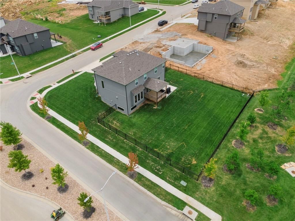 8923 N Poplar Avenue — photo 48