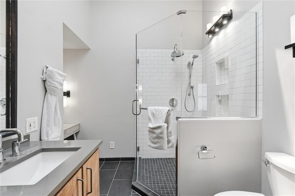 1251 W 71st Terrace — photo 26