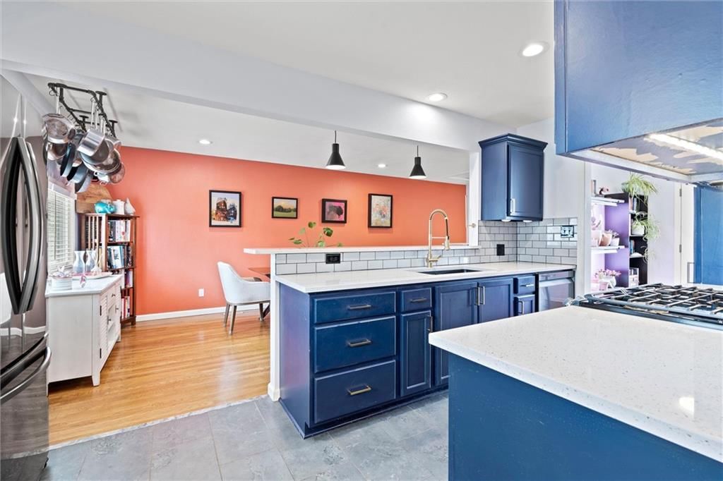 8213 Kenwood Avenue — photo 4