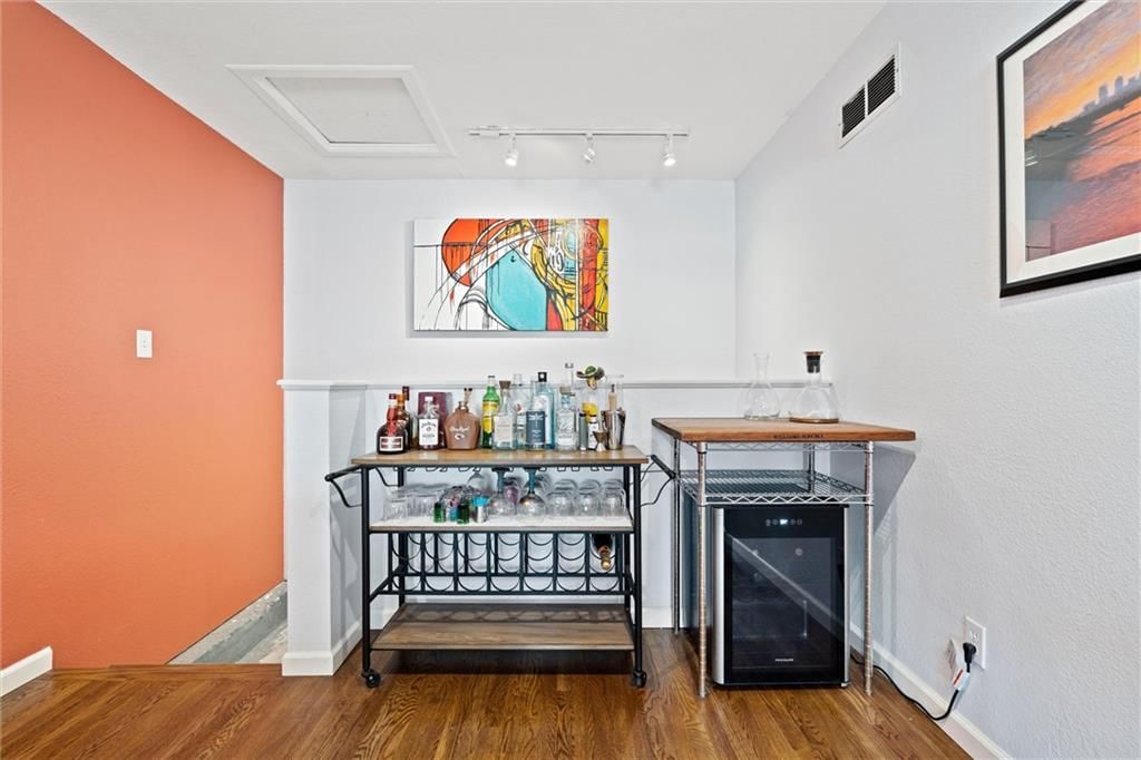 8213 Kenwood Avenue — photo 11
