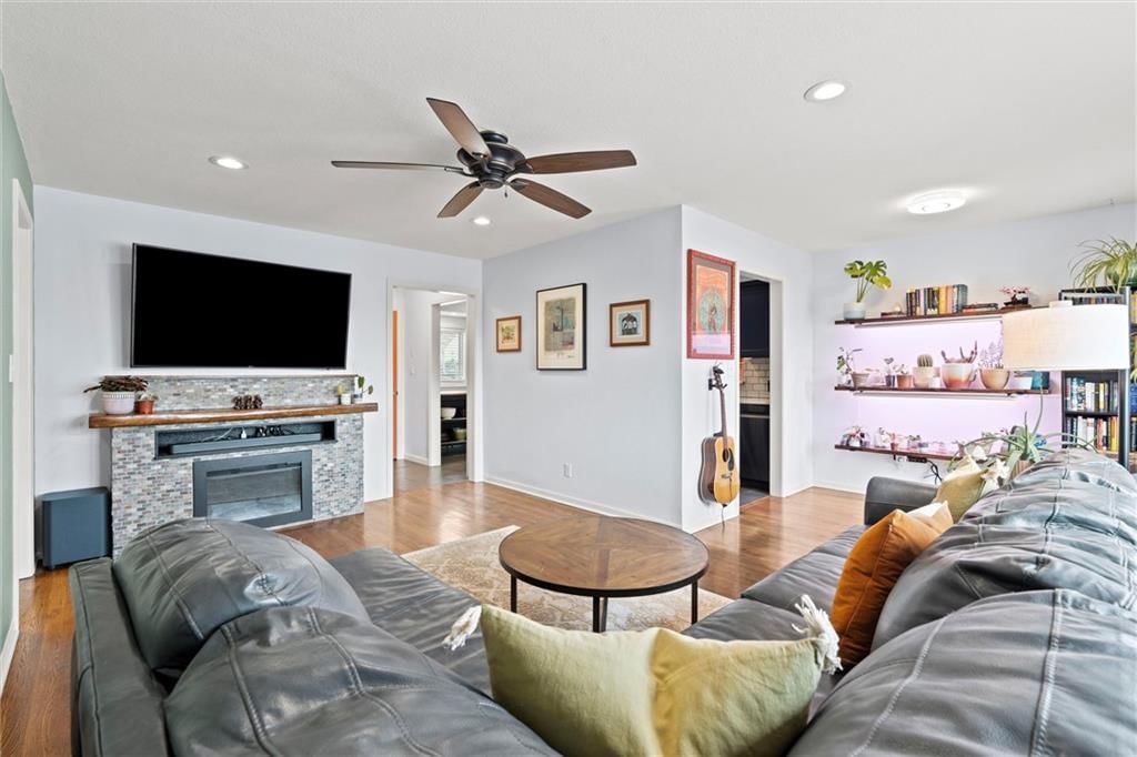 8213 Kenwood Avenue — photo 12
