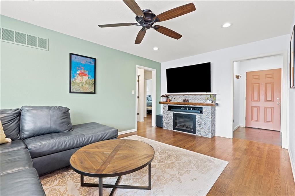 8213 Kenwood Avenue — photo 14