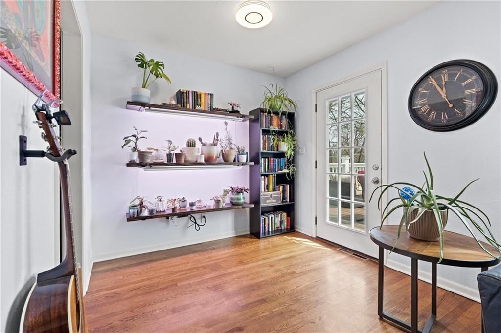 8213 Kenwood Avenue — photo 18