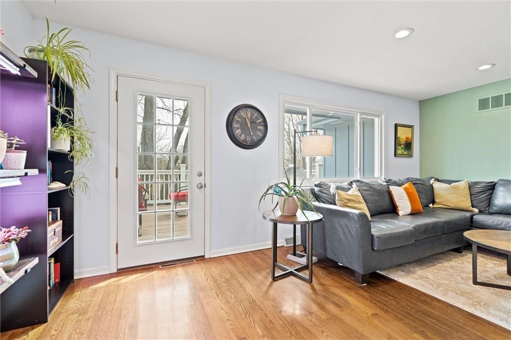 8213 Kenwood Avenue — photo 19