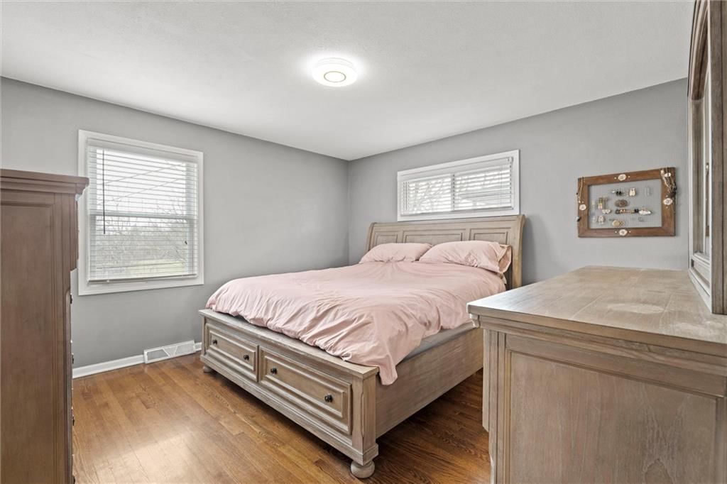 8213 Kenwood Avenue — photo 20