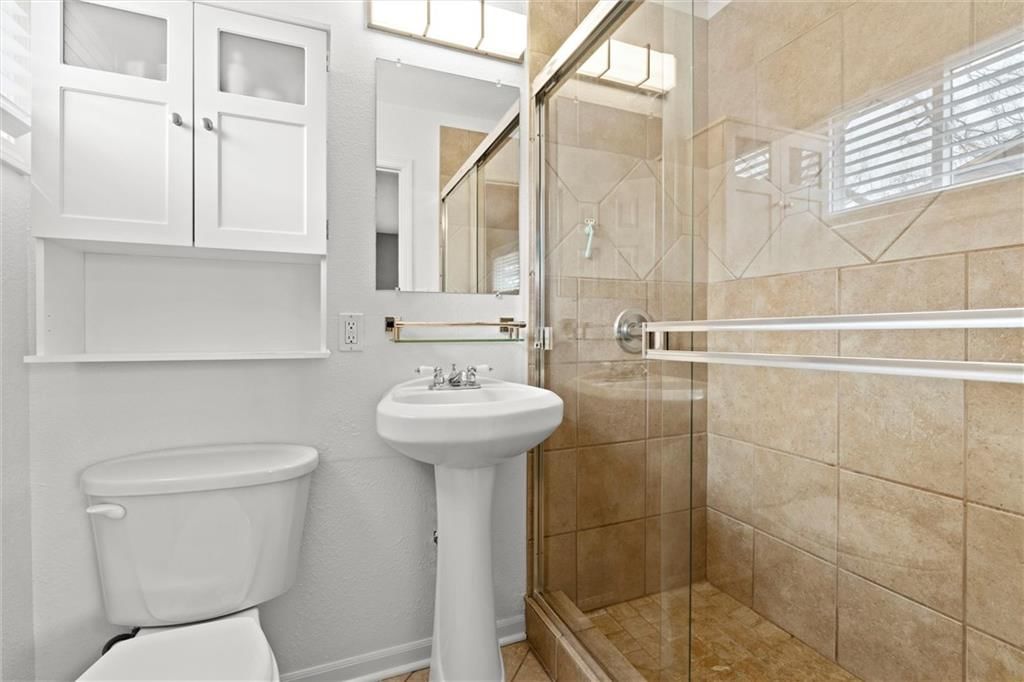 8213 Kenwood Avenue — photo 22