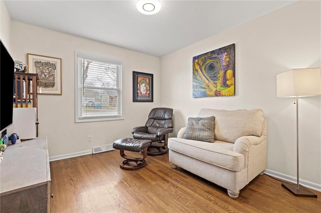 8213 Kenwood Avenue — photo 25