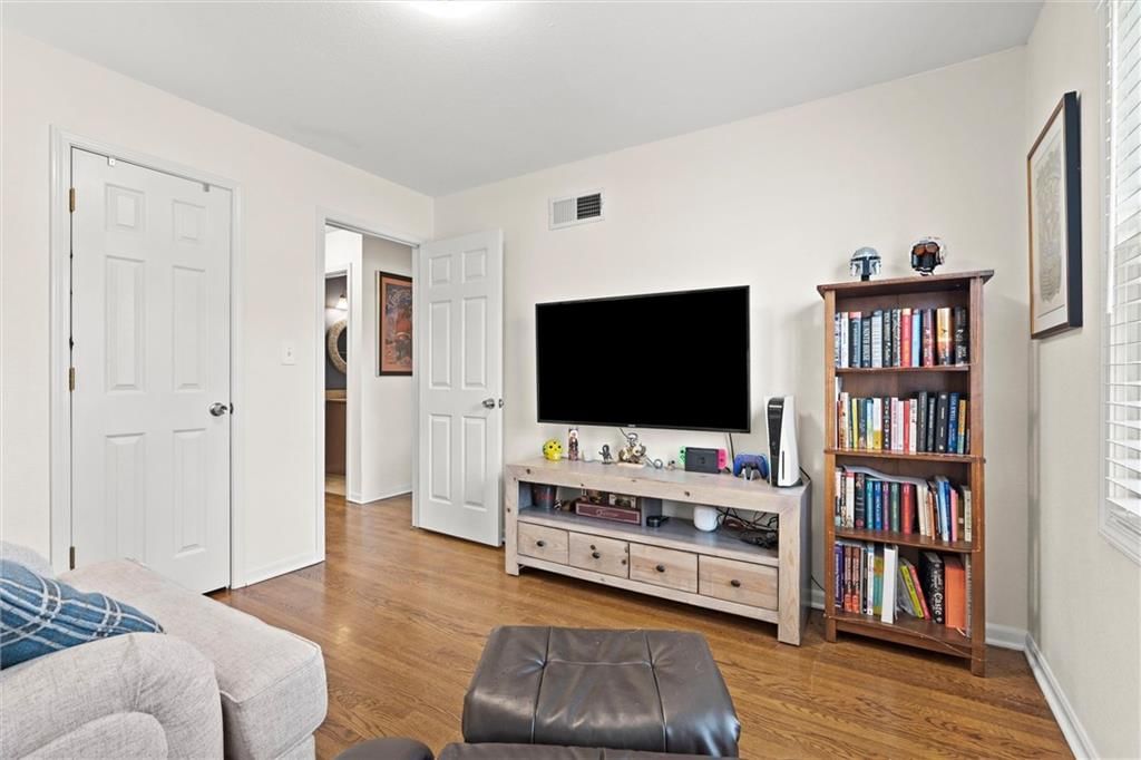 8213 Kenwood Avenue — photo 26