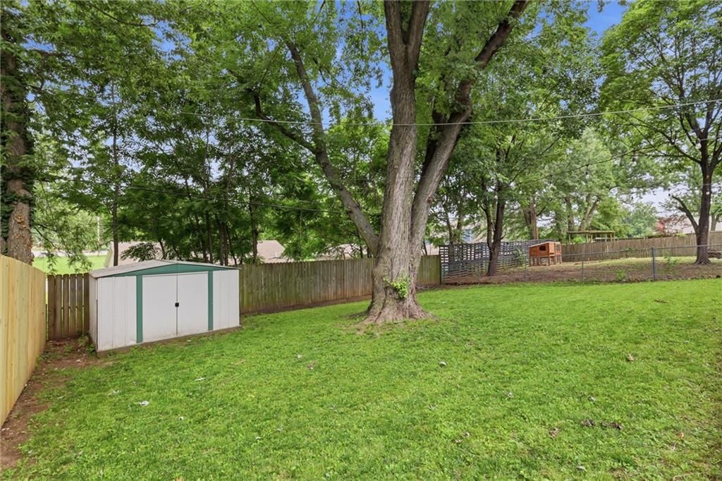8213 Kenwood Avenue — photo 33