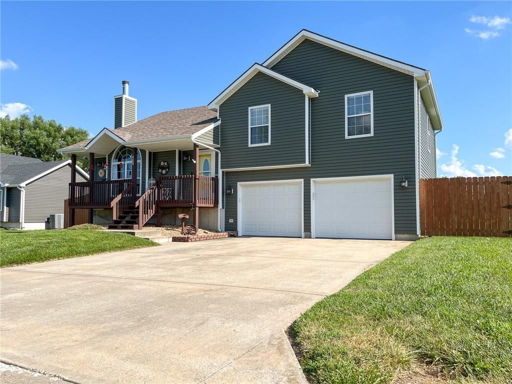404 E Colony Avenue — photo 2