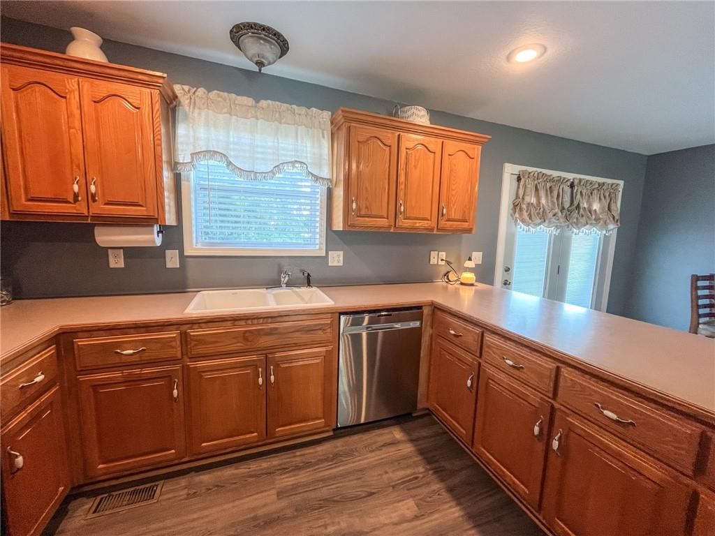 404 E Colony Avenue — photo 9