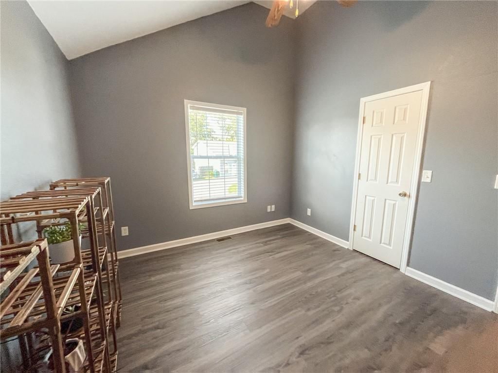 404 E Colony Avenue — photo 14