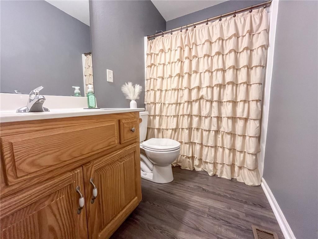 404 E Colony Avenue — photo 15