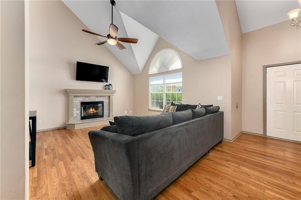 604 Hawthorne Place — photo 8