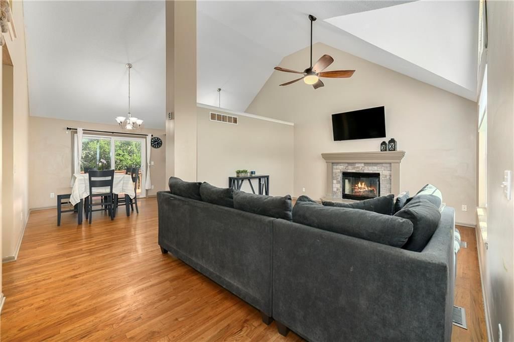604 Hawthorne Place — photo 9