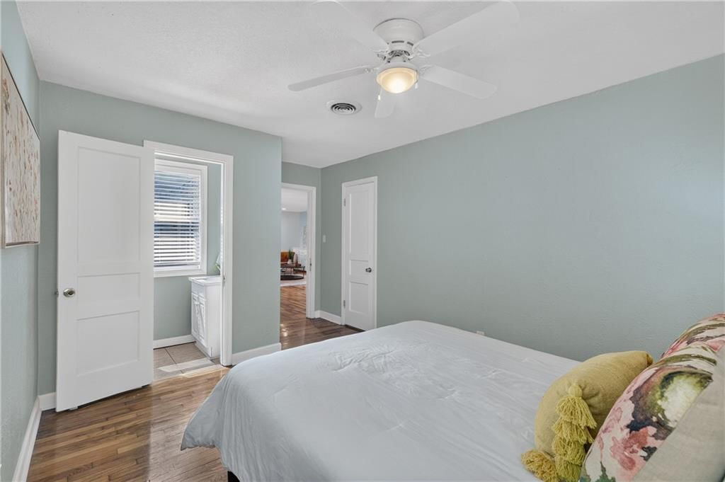 800 E 73rd Street — photo 13