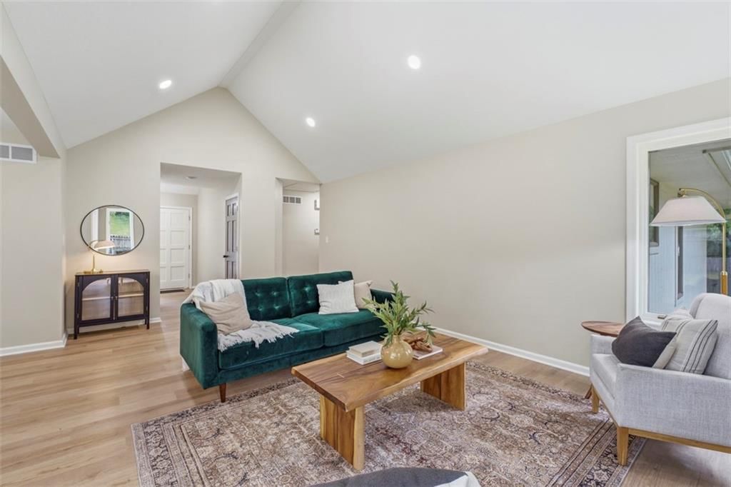 219 NW Redwood Court — photo 3