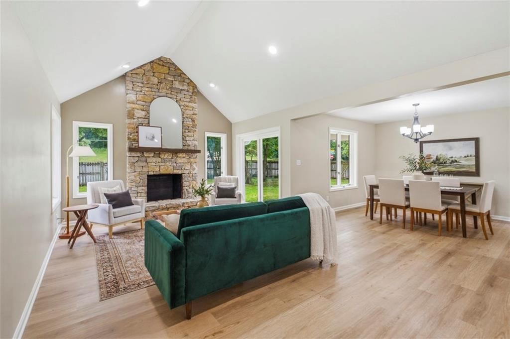219 NW Redwood Court — photo 4